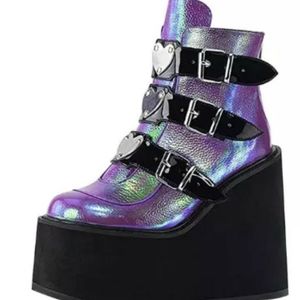 Purple Heart buckle Platform boots